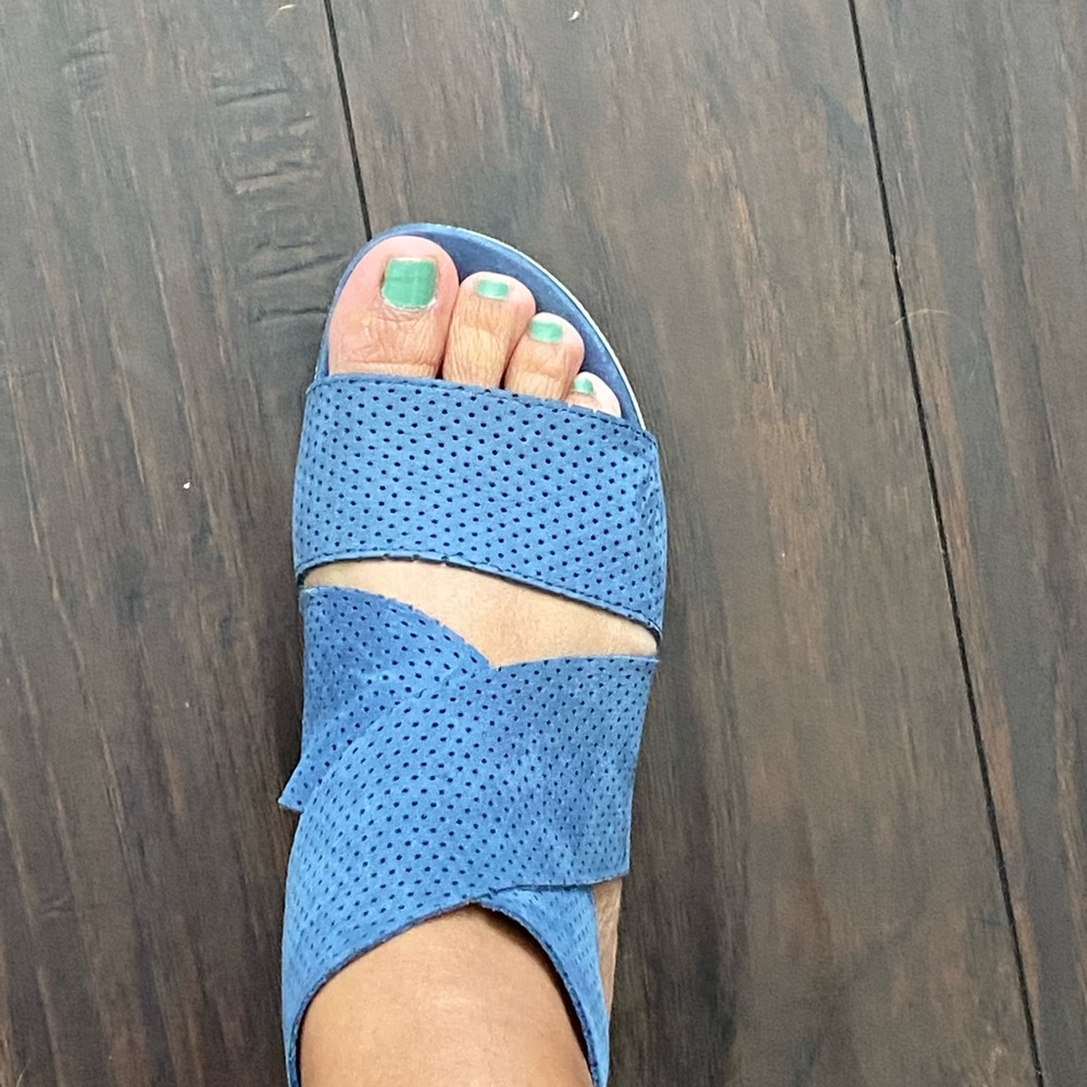 Shoes - Picture 3 of 4